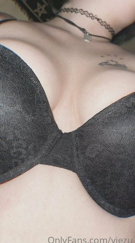 viezu star naked pics