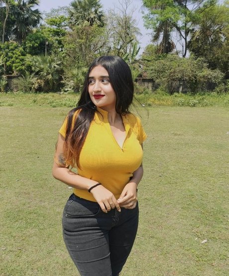 Ruchika Tandon model beautiful photo