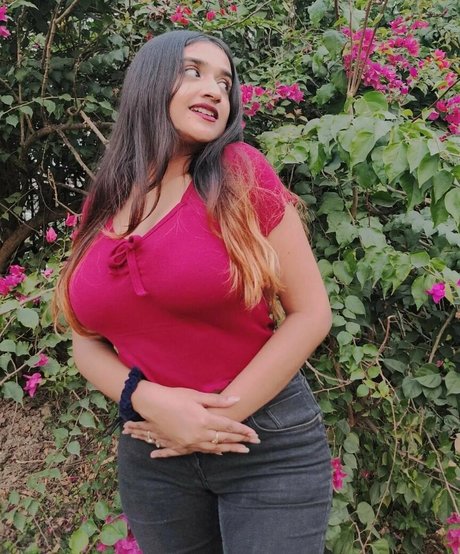 Ruchika Tandon sexy actress pics