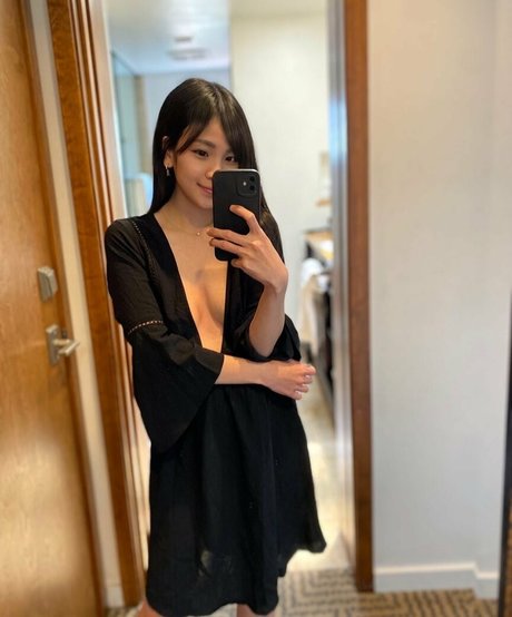 Aveline Liu star adult picture