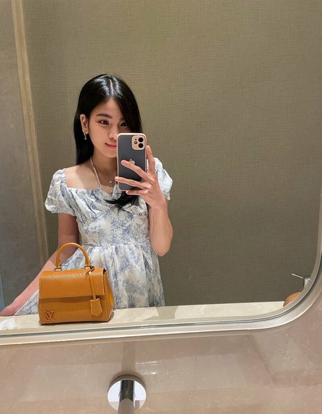 Aveline Liu art model pic