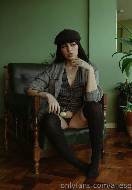 alieseoff nice model picture