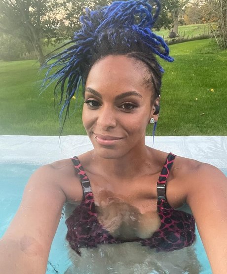 Lucy Hedges sexy actress images