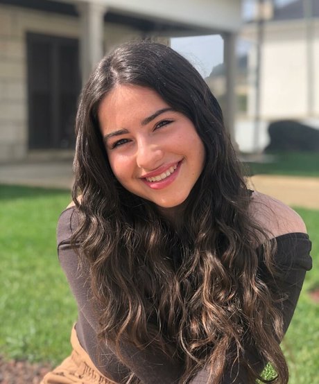 Mariana Pinho pretty star image