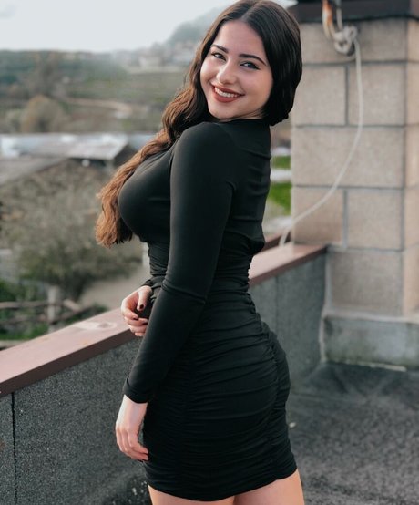 Mariana Pinho beautiful pornstar img