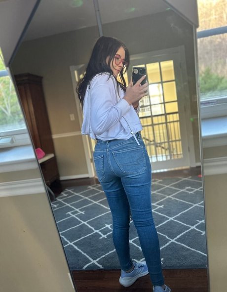 RandomJocelyn Profile pic