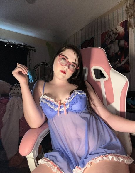 RandomJocelyn pretty model picture