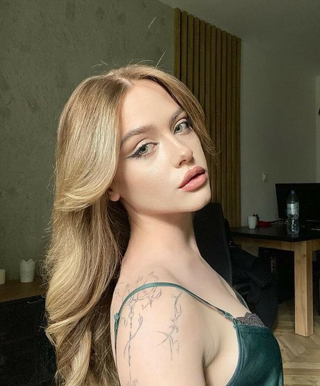 sirenalips nudes model photos