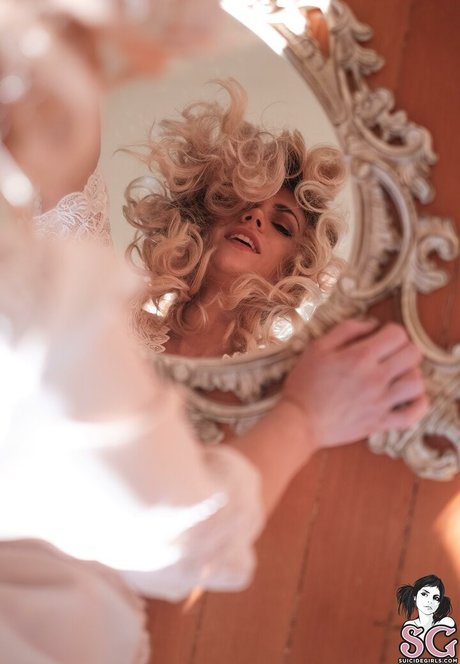 Teeth Sg model nudes archive