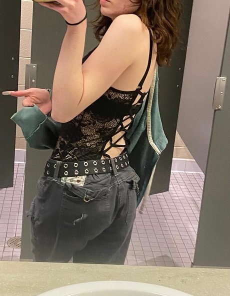 avieb4by model nudes pic