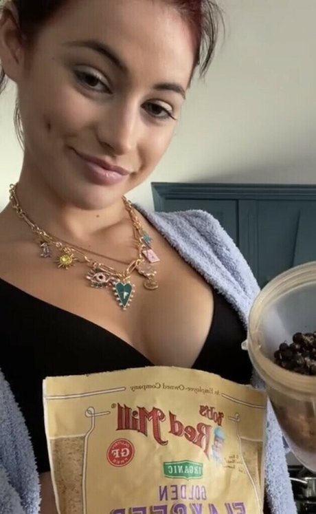 daretobelilith free model pictures