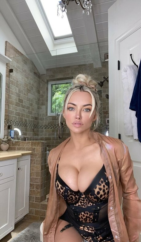 lindseypelas model nude gallery