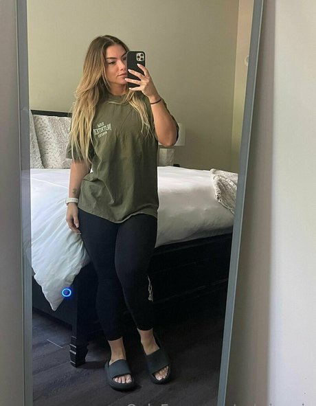 Sabrina Nic star exclusive archive