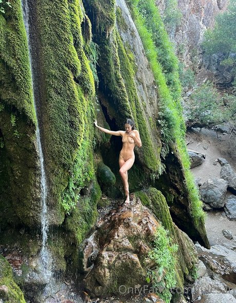 julesari erotic star archive