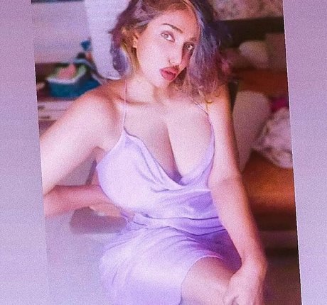 Nayoni Dutta erotic actress photo