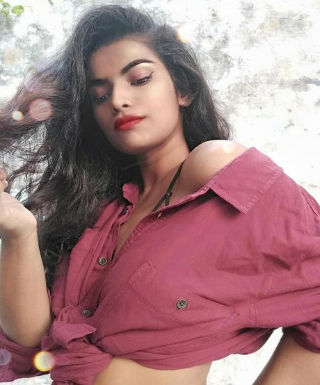 Nidhi Goel art model galleries