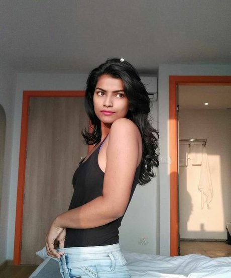 Nidhi Goel free pornstar images