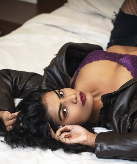 Nidhi Goel model beautiful image