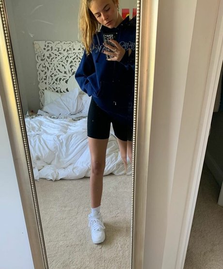 Lola Dubrul hd pornstar photo