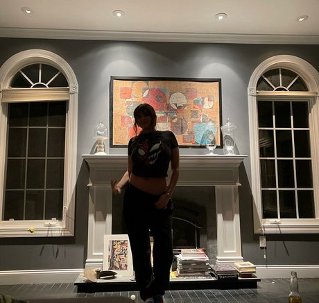 Lola Dubrul sexy model image