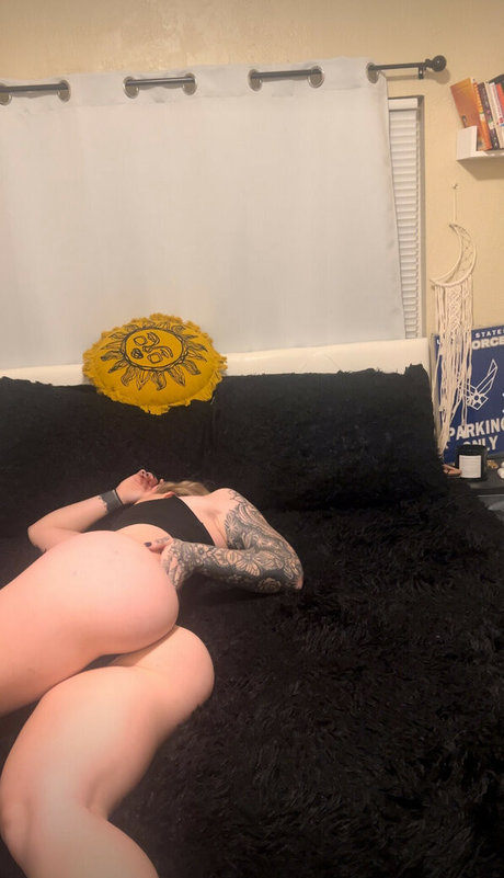 TheLatBarbie pretty model pics