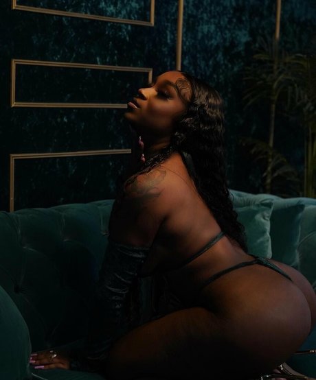 Erica Banks nice star pic