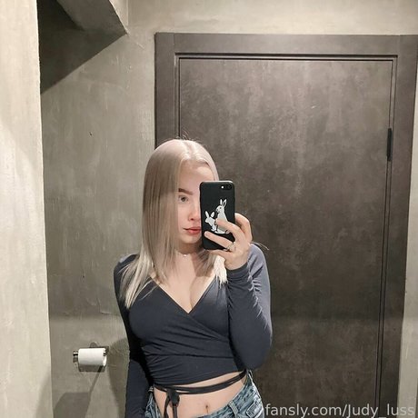 deni__dragons__ sexy star img