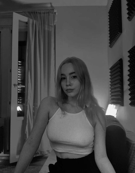 deni__dragons__ star porn photos