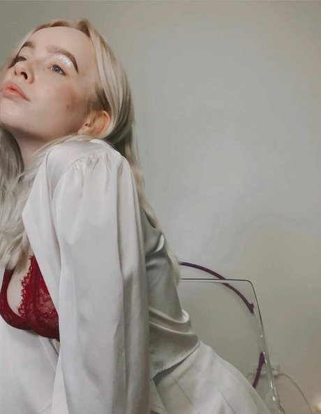 deni__dragons__ pretty pornstar pic