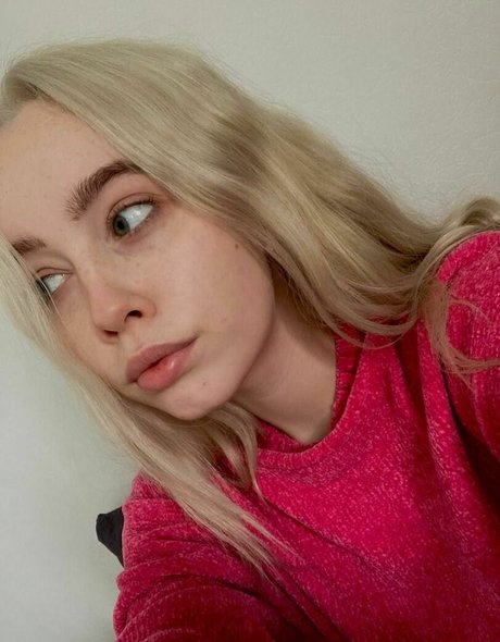 deni__dragons__ star hot photo