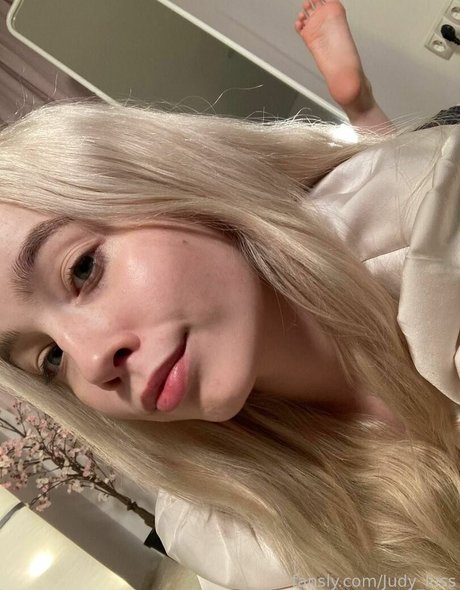 deni__dragons__ model free pictures