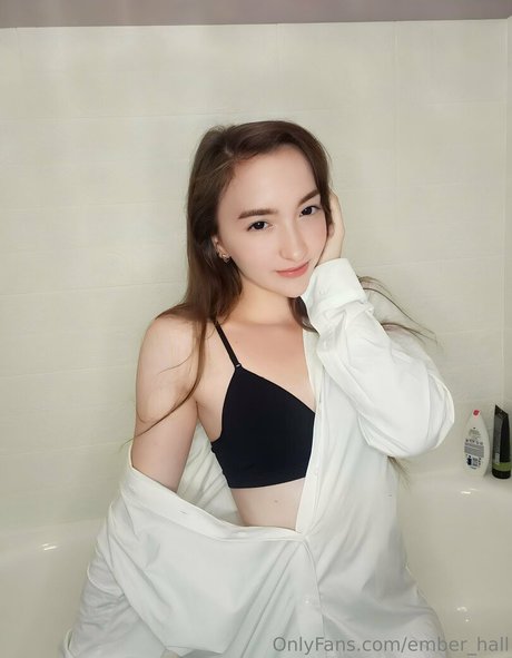 Ember Hall naked model pics