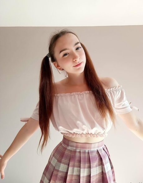 Ember Hall hot actress img