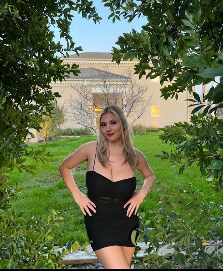 Inez Curiel star perfect pictures