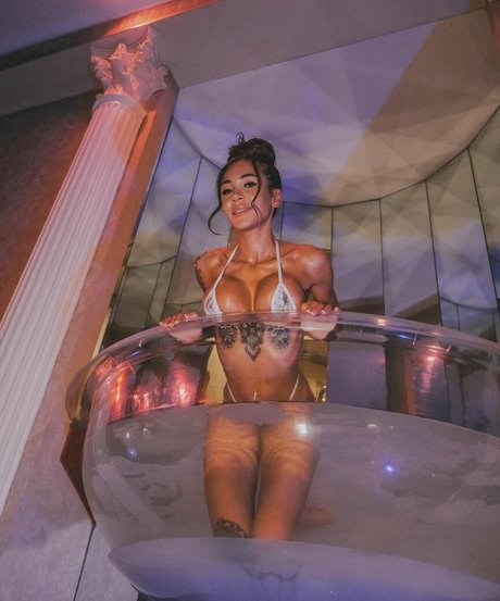 Leena Wild model best photo