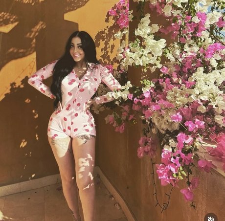 Elmaghraby n art model galleries