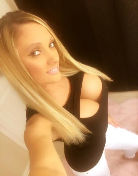 Jami Marie Akaport Barbie perfect star pics