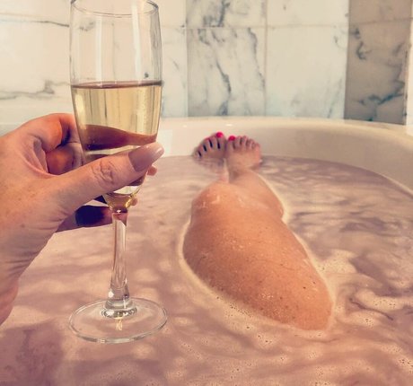 TV Shopping Presenters star sexy pics