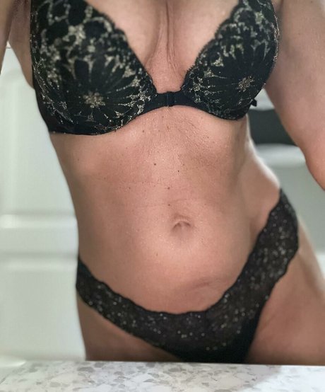 Jenniferssecrets star naked photos