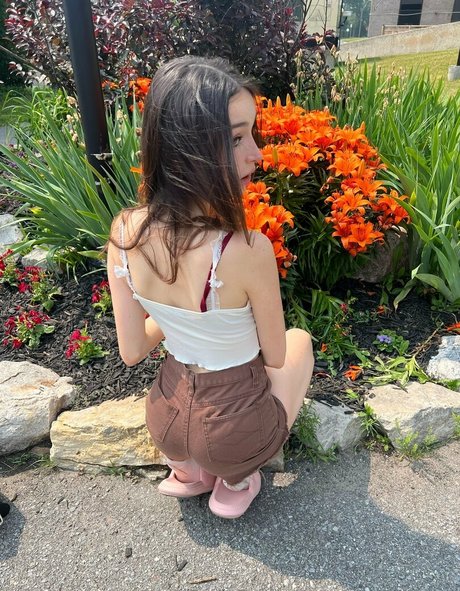 freelolamoon star pornographic photos