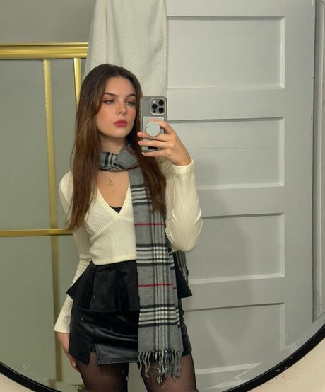 McKenzie Bell pretty pornstar img