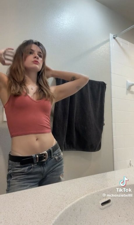 McKenzie Bell star nude pictures