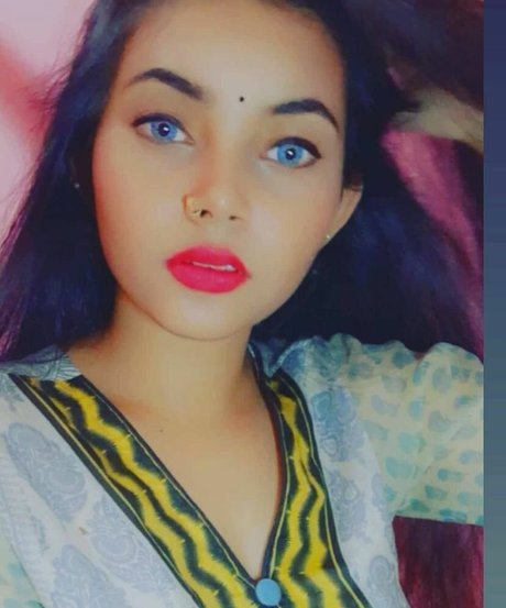 Aarohi Verma pretty star pics