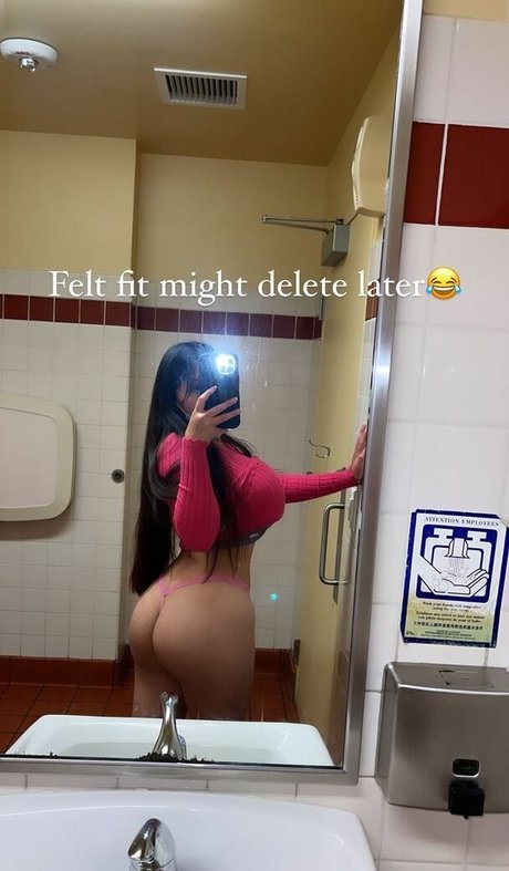 Karla Vilagomez nude model images