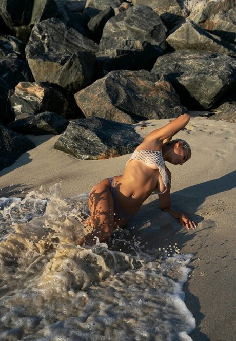 Allie Alina model nude pic