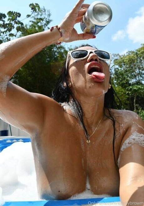 Emillybrowm model erotic galleries