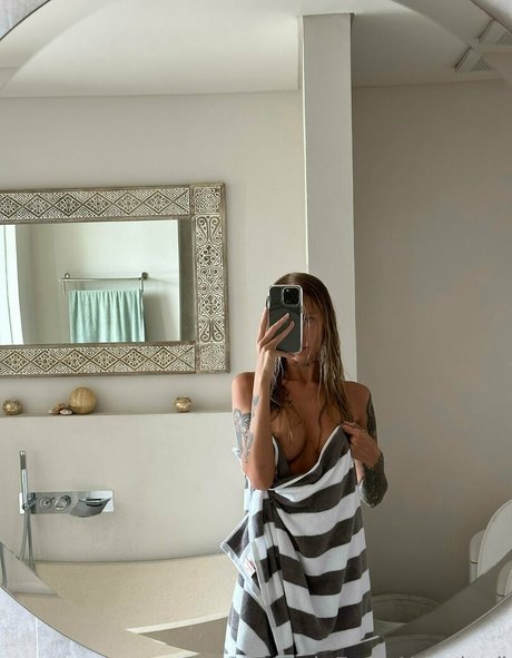 blonde lesbian onlyfans porno photo