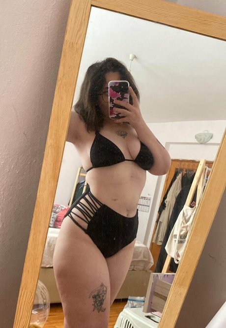 Nururkmz free actress image