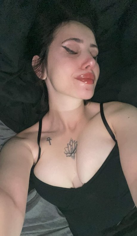 Nururkmz beautiful actress picture