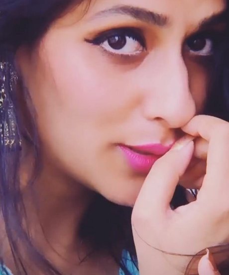 Vansheen Verma Sumbriya sexy star gallery